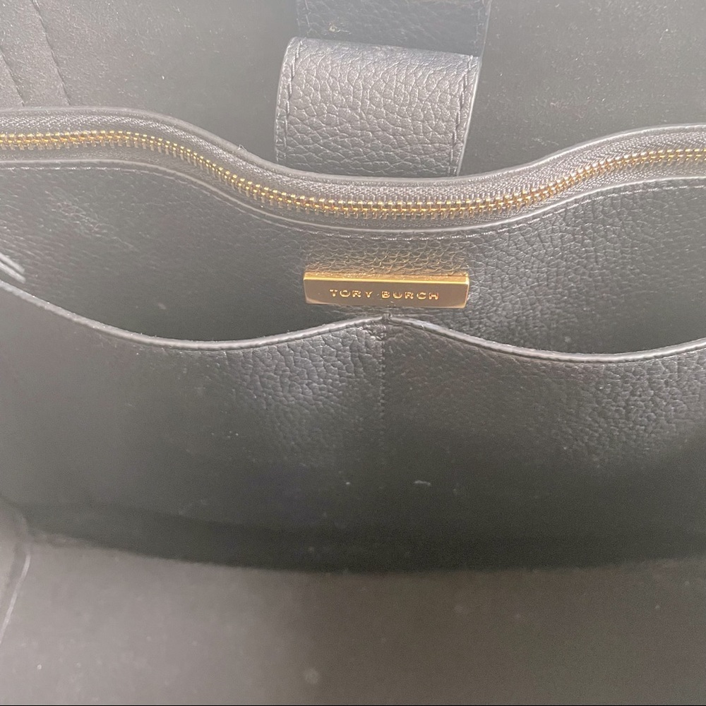 Tory Burch Carson Leather Tote - Picture 4 of 12